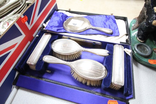 Silver dressing table set £85